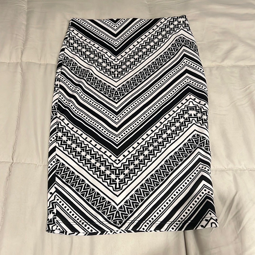 Charlotte Russe pencil skirt black and white size medium